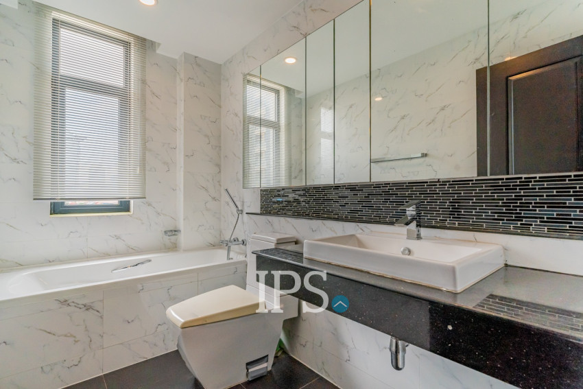 3 Bedroom Serviced Apartment For Rent - Wat Phnom, Phnom Penh