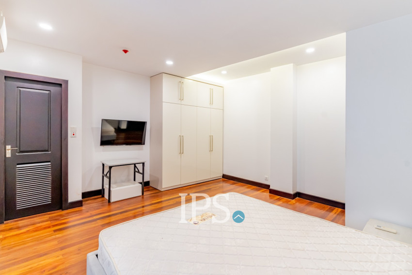 3 Bedroom Serviced Apartment For Rent - Wat Phnom, Phnom Penh
