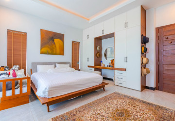 4 Bedroom Villa For Rent - Borey Tourism, Kandaek, Prasat Bakong, Siem Reap thumbnail