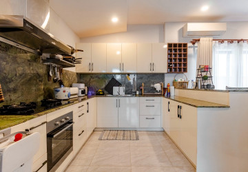 4 Bedroom Villa For Rent - Borey Tourism, Kandaek, Prasat Bakong, Siem Reap thumbnail