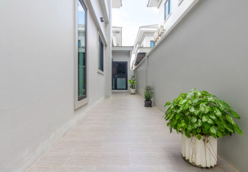 4 Bedroom Villa For Rent - Borey Tourism, Kandaek, Prasat Bakong, Siem Reap thumbnail