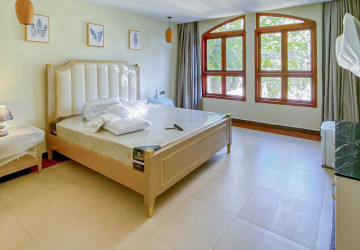 14 Bedroom Hotel For Rent -BKK1, Phnom Penh thumbnail