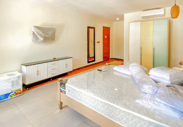 14 Bedroom Hotel For Rent -BKK1, Phnom Penh thumbnail