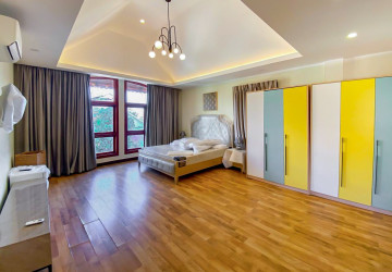 14 Bedroom Hotel For Rent -BKK1, Phnom Penh thumbnail