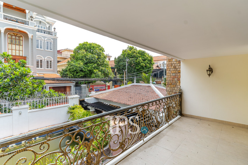 15 Bedroom Commercial Building For Rent - BKK1, Phnom Penh