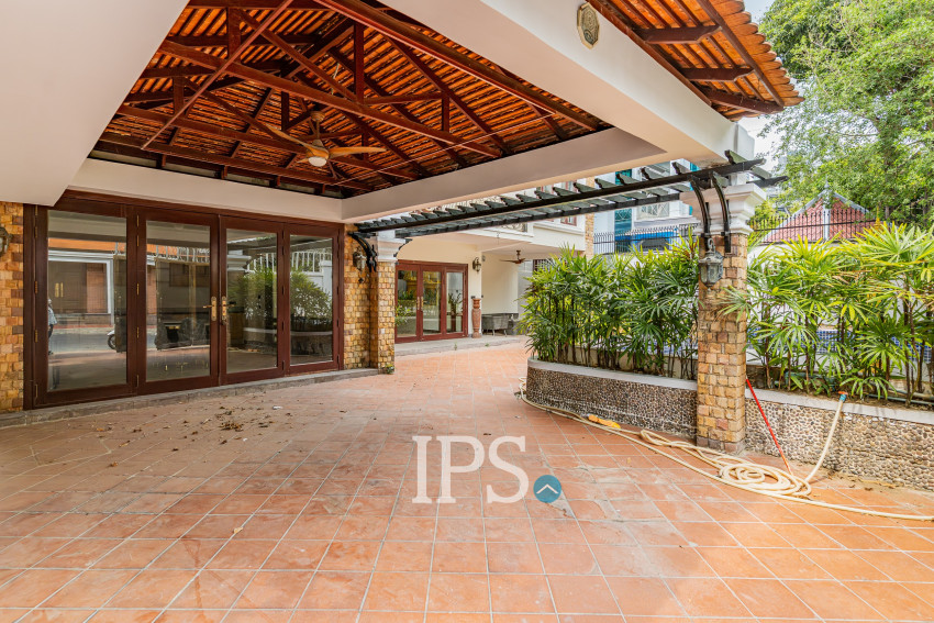 15 Bedroom Commercial Building For Rent - BKK1, Phnom Penh