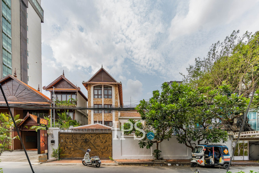 15 Bedroom Commercial Building For Rent - BKK1, Phnom Penh