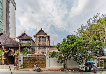 15 Bedroom Commercial Building For Rent - BKK1, Phnom Penh thumbnail