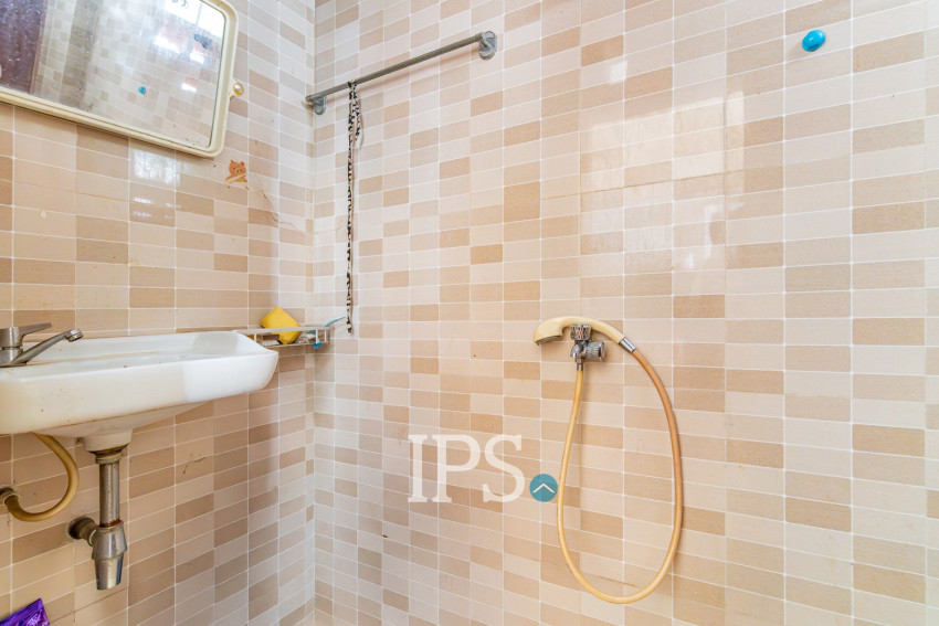 1 Bedroom Unrenovated Flat For Sale - Phsar Kandal 1 , Phnom Penh