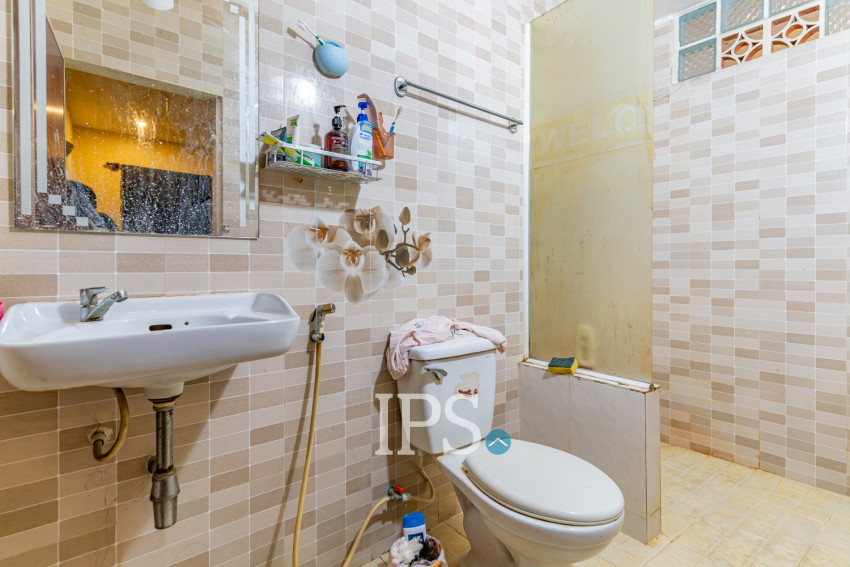 1 Bedroom Unrenovated Flat For Sale - Phsar Kandal 1 , Phnom Penh