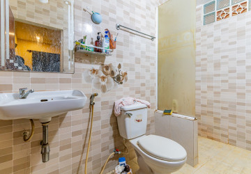 1 Bedroom Unrenovated Flat For Sale - Phsar Kandal 1 , Phnom Penh thumbnail