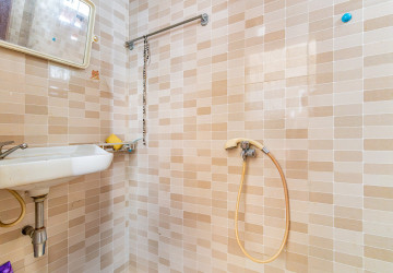 1 Bedroom Unrenovated Flat For Sale - Phsar Kandal 1 , Phnom Penh thumbnail