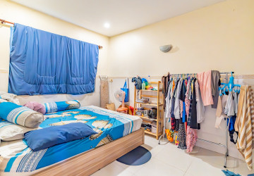 1 Bedroom Unrenovated Flat For Sale - Phsar Kandal 1 , Phnom Penh thumbnail