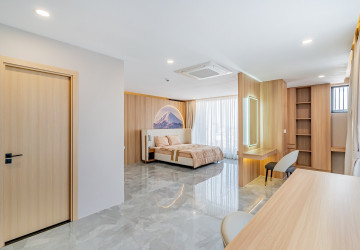 5 Bedroom Serviced Penthouse For Rent - Toul Kok, Phnom Penh thumbnail