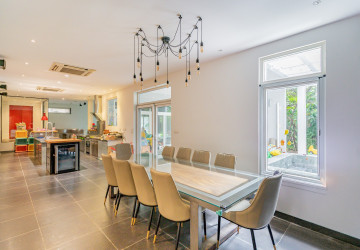 4 Bedroom Villa For Rent - Boeung Kak 2, Phnom Penh thumbnail