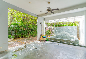 4 Bedroom Villa For Rent - Boeung Kak 2, Phnom Penh thumbnail