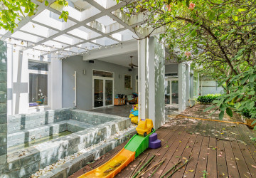 4 Bedroom Villa For Rent - Boeung Kak 2, Phnom Penh thumbnail
