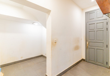 4 Bedroom Villa For Rent - Boeung Kak 2, Phnom Penh thumbnail