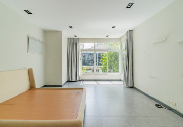 4 Bedroom Villa For Rent - Boeung Kak 2, Phnom Penh thumbnail