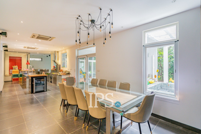 4 Bedroom Villa For Rent - Boeung Kak 2, Phnom Penh