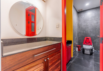 4 Bedroom Villa For Rent - Boeung Kak 2, Phnom Penh thumbnail