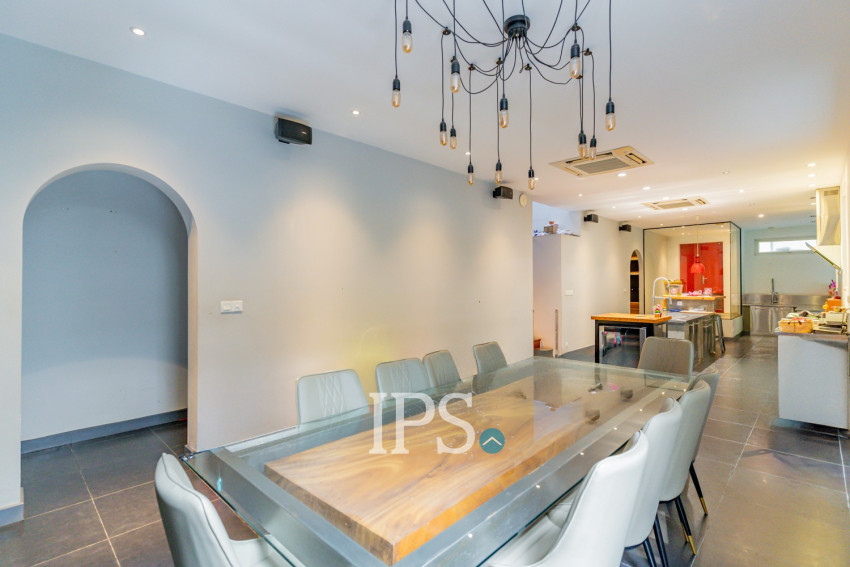 4 Bedroom Villa For Rent - Boeung Kak 2, Phnom Penh