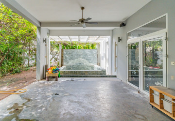 4 Bedroom Villa For Rent - Boeung Kak 2, Phnom Penh thumbnail
