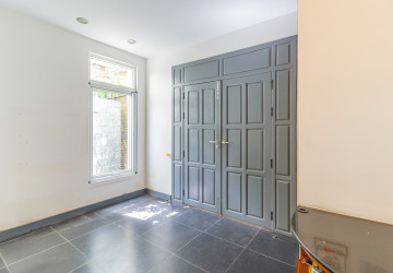 4 Bedroom Villa For Rent - Boeung Kak 2, Phnom Penh thumbnail