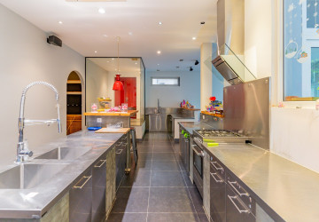 4 Bedroom Villa For Rent - Boeung Kak 2, Phnom Penh thumbnail