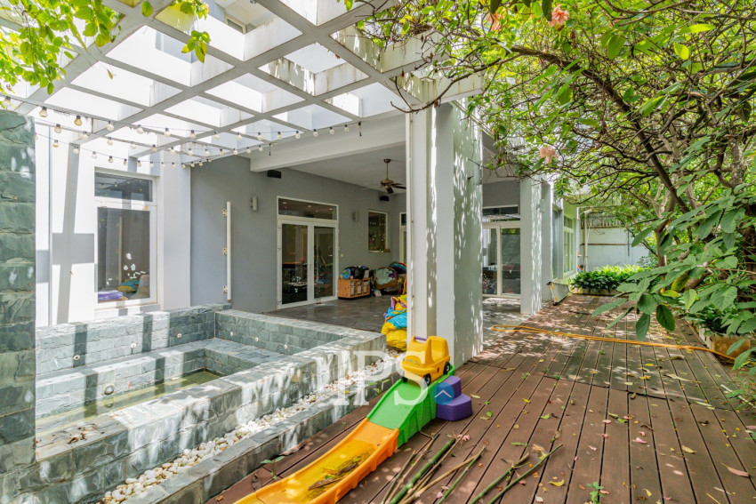 4 Bedroom Villa For Rent - Boeung Kak 2, Phnom Penh
