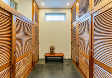 4 Bedroom Villa For Rent - Boeung Kak 2, Phnom Penh thumbnail