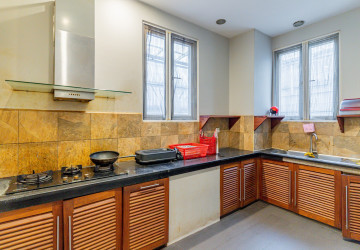 4 Bedroom Villa For Rent - Boeung Kak 2, Phnom Penh thumbnail