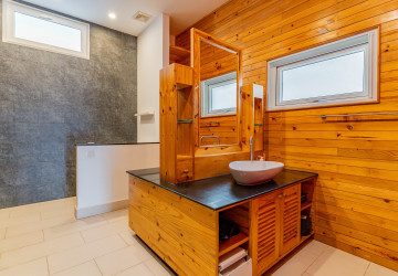 4 Bedroom Villa For Rent - Boeung Kak 2, Phnom Penh thumbnail