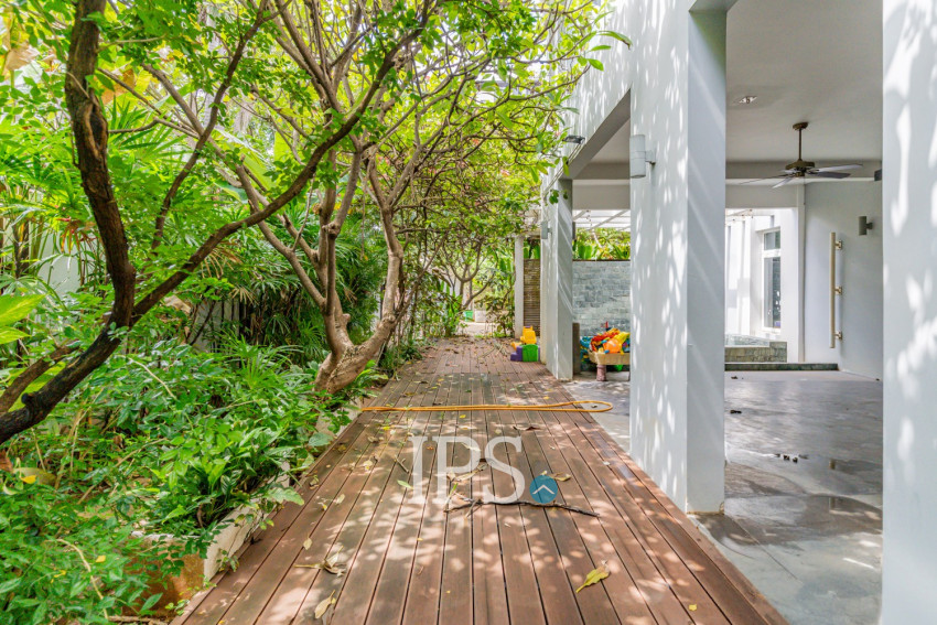 4 Bedroom Villa For Rent - Boeung Kak 2, Phnom Penh