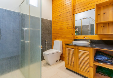 4 Bedroom Villa For Rent - Boeung Kak 2, Phnom Penh thumbnail