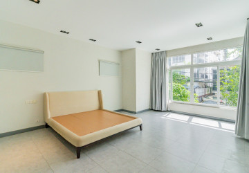 4 Bedroom Villa For Rent - Boeung Kak 2, Phnom Penh thumbnail