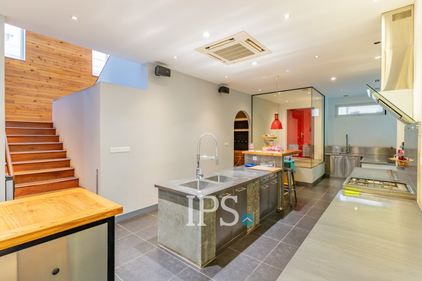 4 Bedroom Villa For Rent - Boeung Kak 2, Phnom Penh