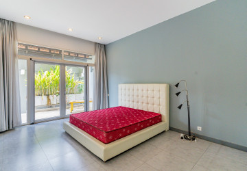4 Bedroom Villa For Rent - Boeung Kak 2, Phnom Penh thumbnail