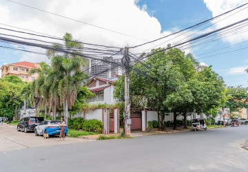 4 Bedroom Villa For Rent - Boeung Kak 2, Phnom Penh thumbnail