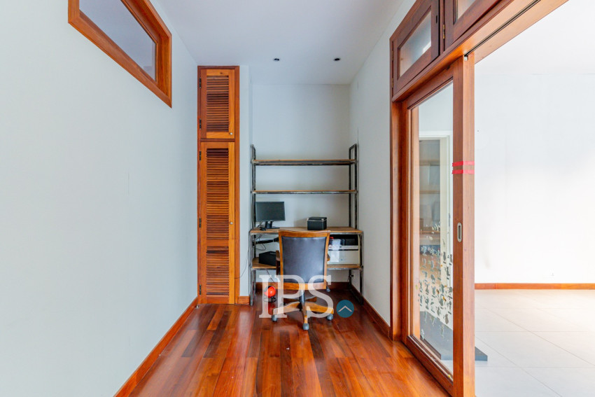 4 Bedroom Villa For Rent - Boeung Kak 2, Phnom Penh