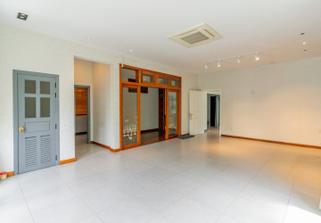 4 Bedroom Villa For Rent - Boeung Kak 2, Phnom Penh thumbnail