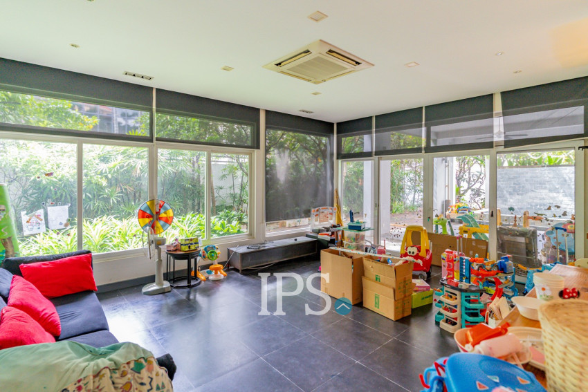 4 Bedroom Villa For Rent - Boeung Kak 2, Phnom Penh