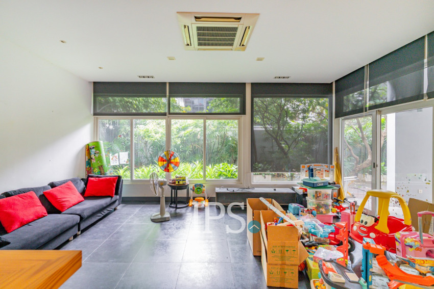 4 Bedroom Villa For Rent - Boeung Kak 2, Phnom Penh