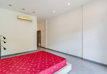 4 Bedroom Villa For Rent - Boeung Kak 2, Phnom Penh thumbnail