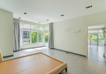 4 Bedroom Villa For Rent - Boeung Kak 2, Phnom Penh thumbnail