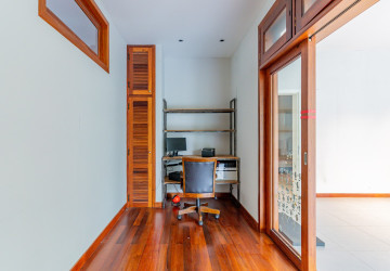 4 Bedroom Villa For Rent - Boeung Kak 2, Phnom Penh thumbnail
