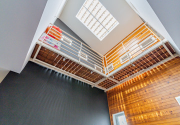 4 Bedroom Villa For Rent - Boeung Kak 2, Phnom Penh thumbnail