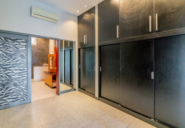 4 Bedroom Villa For Rent - Boeung Kak 2, Phnom Penh thumbnail