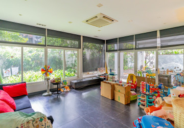 4 Bedroom Villa For Rent - Boeung Kak 2, Phnom Penh thumbnail