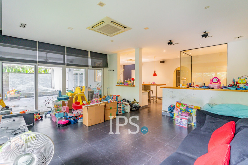4 Bedroom Villa For Rent - Boeung Kak 2, Phnom Penh